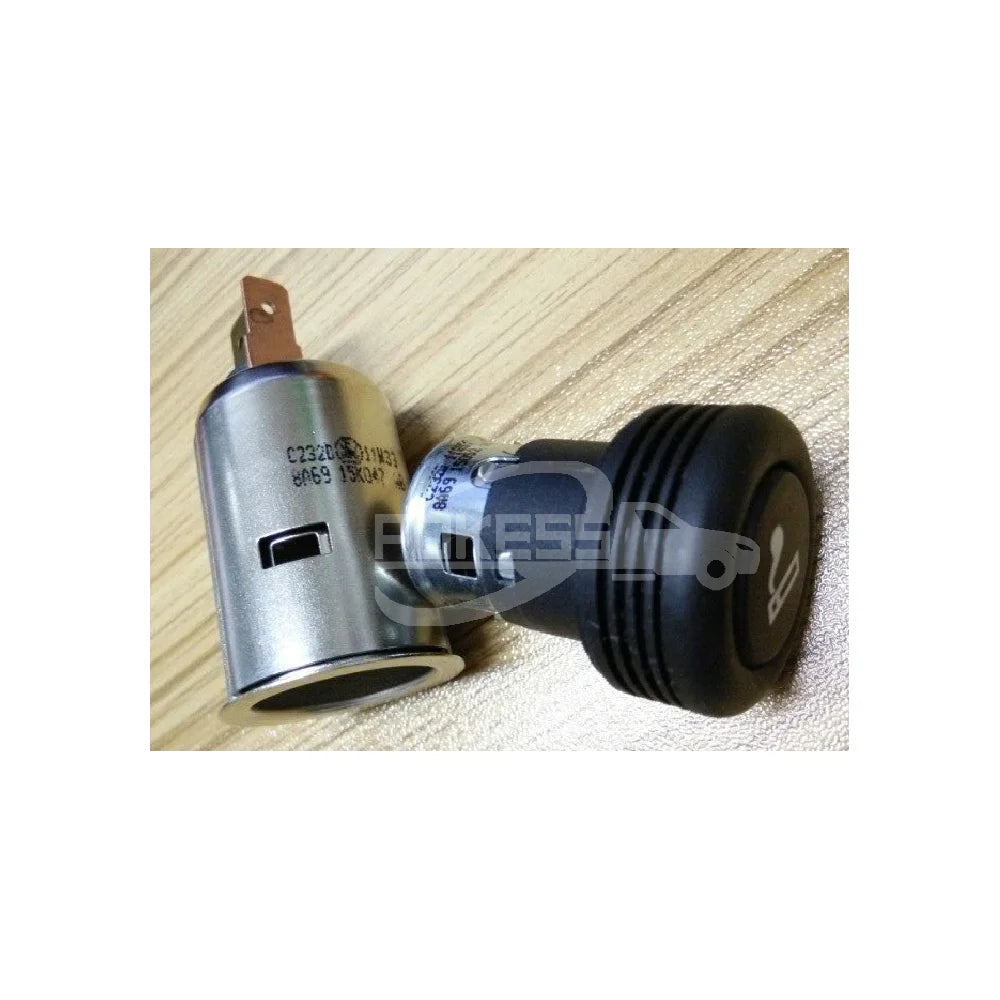 8A6915052AB CV6Z15052A DK4966252 Cigarette Lighter Assembly for Ford Fo-cus12/Ku-ga13/Ecosport/Fi-esta09-13