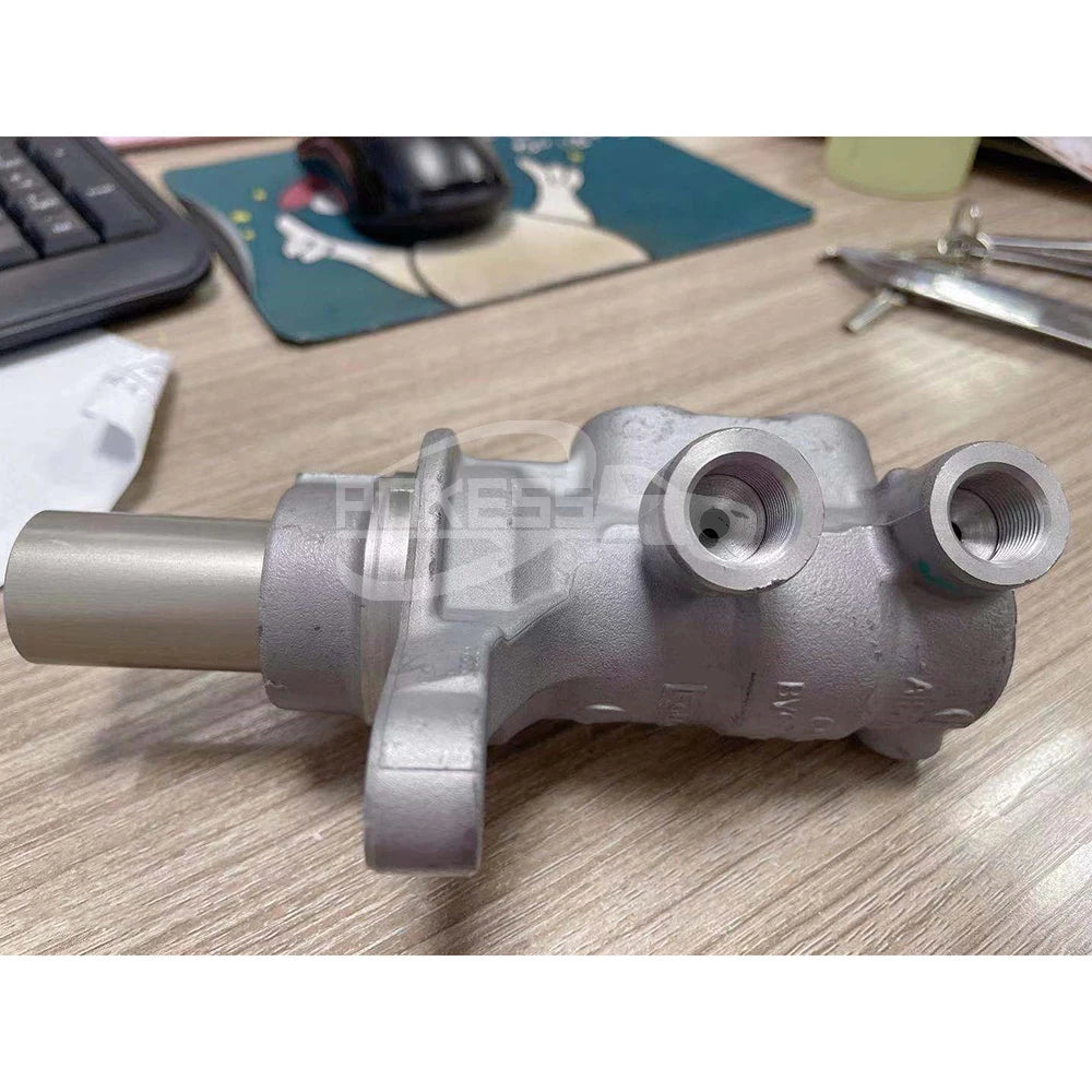 BV612140HA 1861203 EV612140HB EV6Z2140B Brake Master Cylinder for Ford Focus 12/15 MT