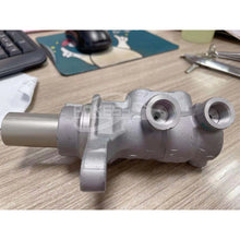 Load image into Gallery viewer, BV612140HA 1861203 EV612140HB EV6Z2140B Brake Master Cylinder for Ford Focus 12/15 MT