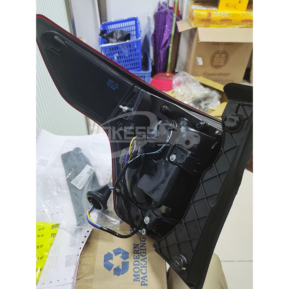 LED Tail Light FB5Z13404B 11-6855-B6-8B FB5Z13404B 11-6855-A0 Rear Outer Right Tail Light for Ford Explorer 15-18 Tail Lamp