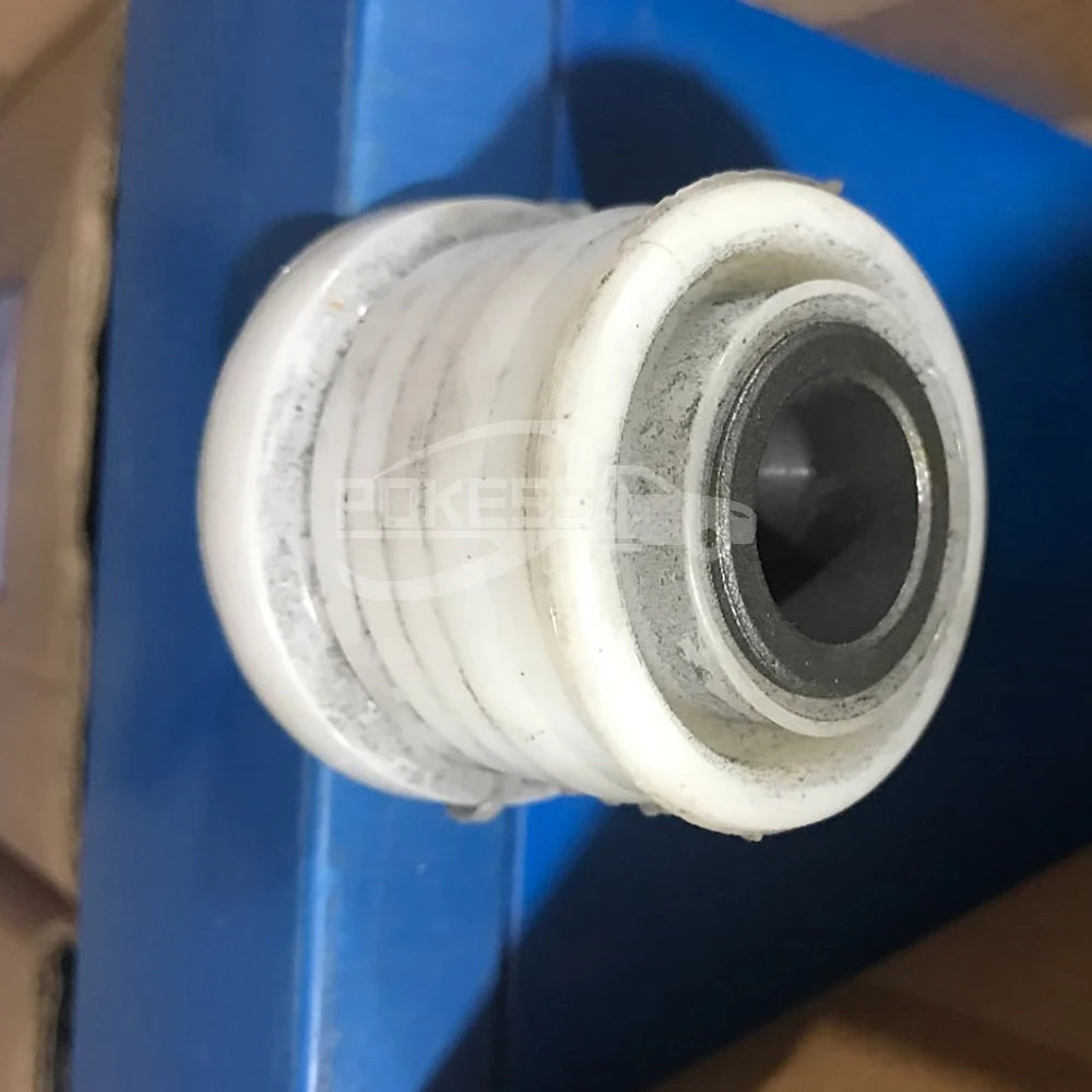 1695011 4M515A103AB 1327662 AV615A103AB Upper Litter Front Axle Carrier Rubber Bush for Ford Focus 2012