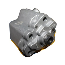 Load image into Gallery viewer, 2013 2014 2015 2016 FOR FORD ESCAPE 2.0L ENGINE OIL PUMP 3M4Z6600BA 3M4G6600BH C2S52217 JDE36102 LR032160 LR053311 5273177 8E5Z6600A AG9Z6600C L310-14100-J AG9Z-6600-C AG9E-6600-BA F2GE-6600-AA