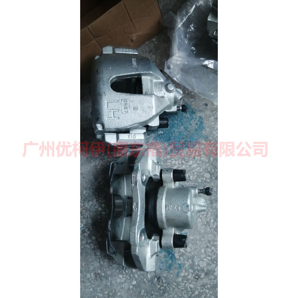 6M512B302AA Front brake cylinder L with bracket For Ford Focus BF 05-06