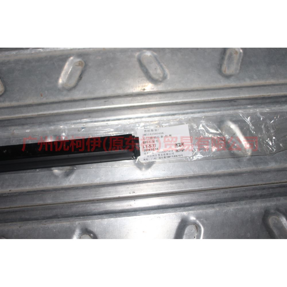 4M51A25604AK Rear door glass bead - outside R For Ford Focus BF 05-06