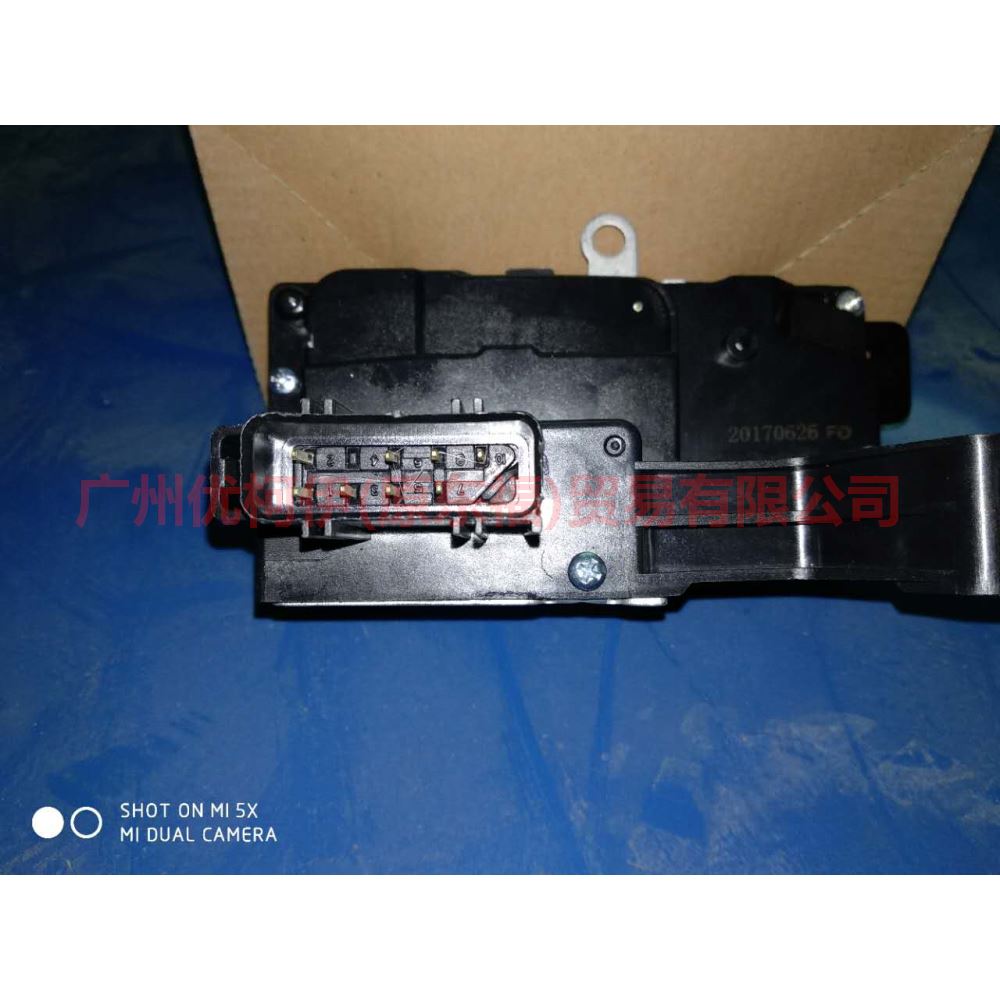 6L8Z7821812A Front door lock R For Ford Escape YH 03-07
