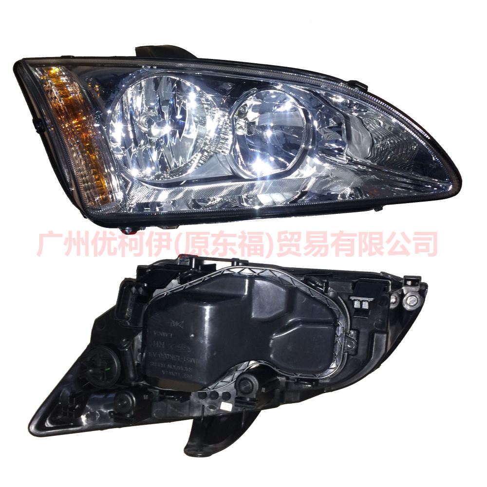 5M5113W029CF Headlight R White A For Ford Focus BF 05-06