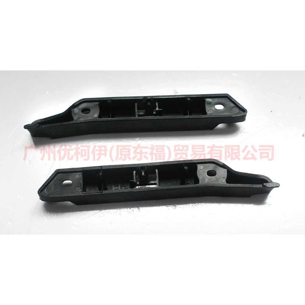 8M5117D959AD Front bumper bracket L For Ford Focus BF 07-09