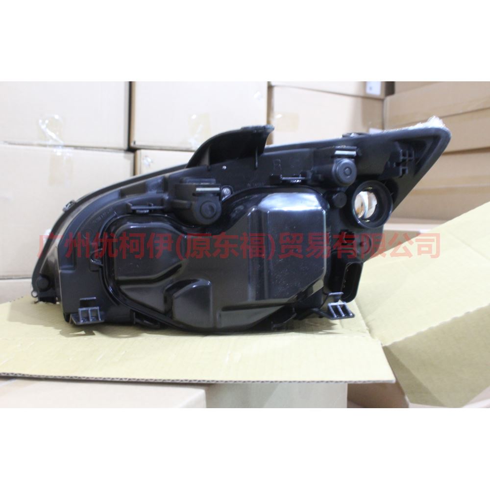 5M5113W029CF Headlight R White A For Ford Focus BF 05-06