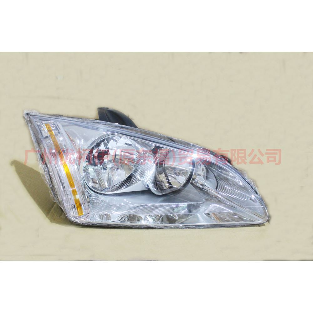 5M5113W029CF Headlight R White A For Ford Focus BF 05-06