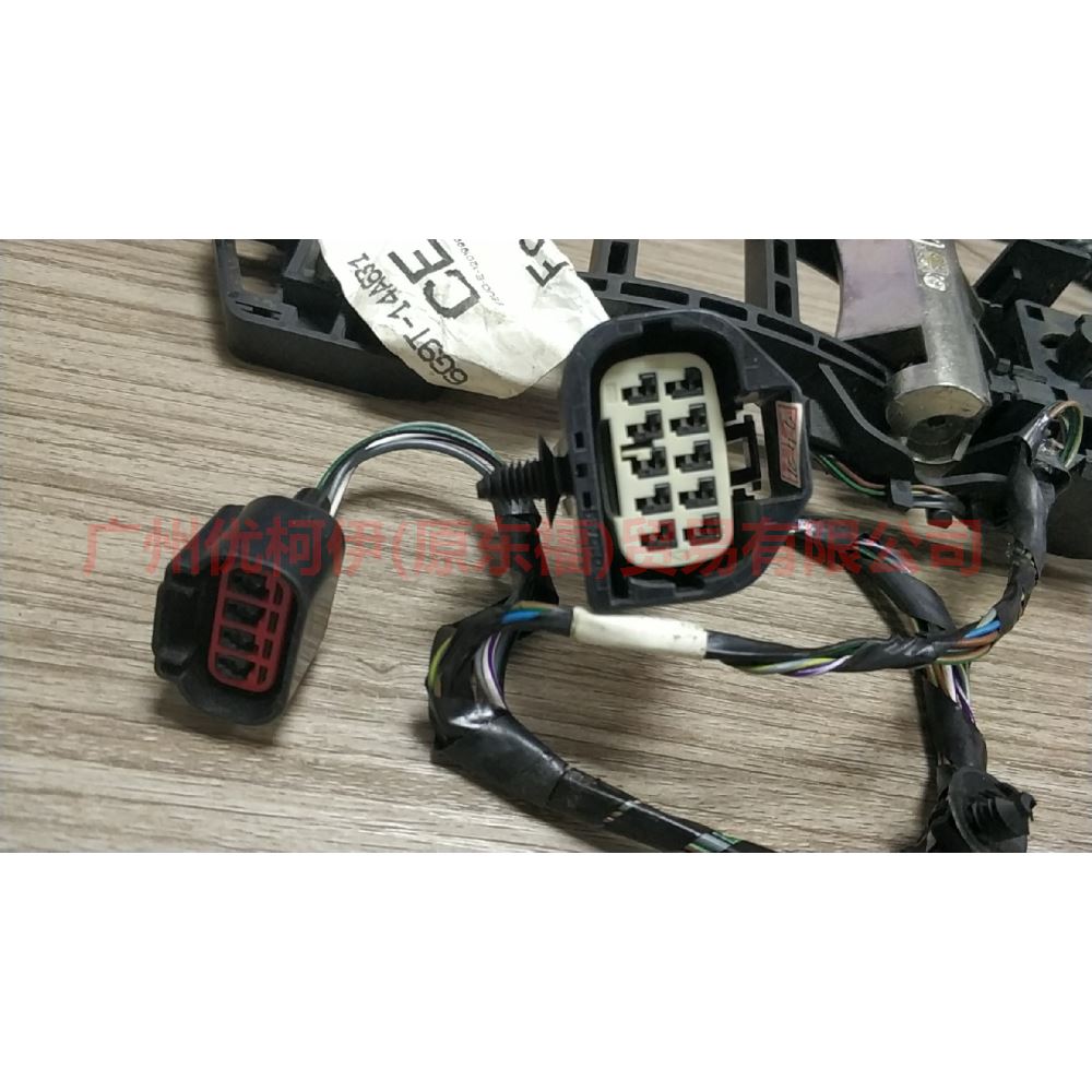 7S71A224A36AE Outer handle bracket front R For Ford wins DF 07-10